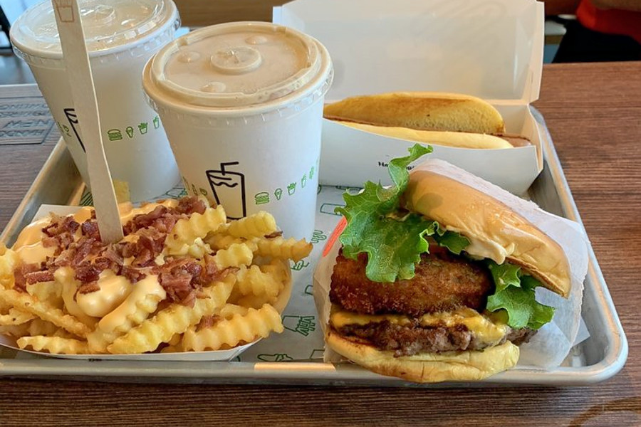 Shake Shack makes Carmel Valley debut, with fast food and ...