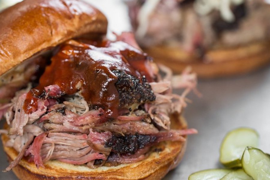Smoke Daddy debuts in Wrigleyville with barbecue, blues & baseball Hoodline