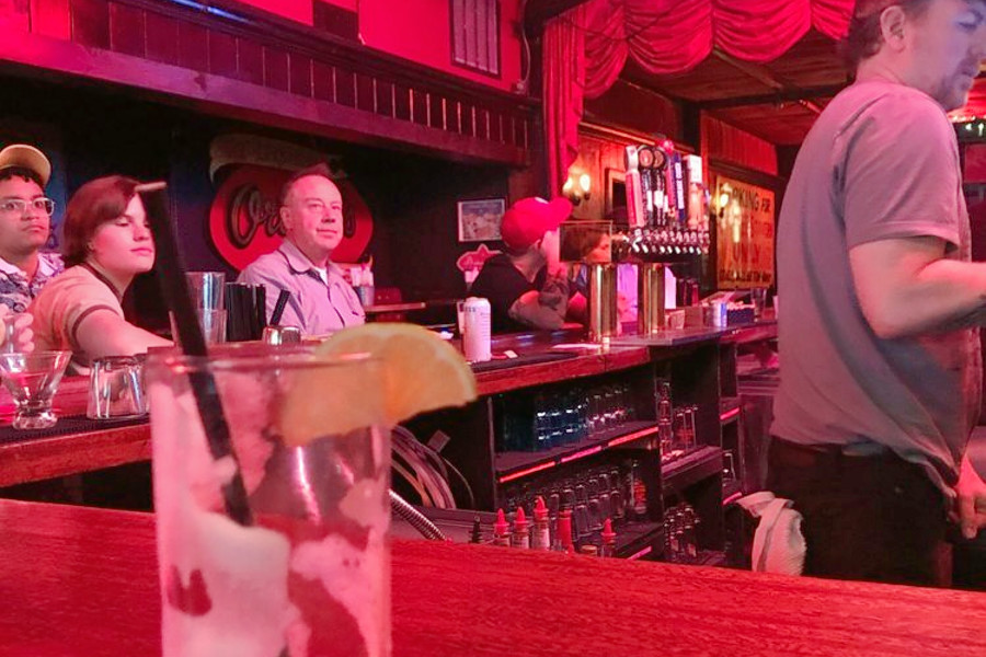 Check out 3 favorite cheap lounges in Philadelphia